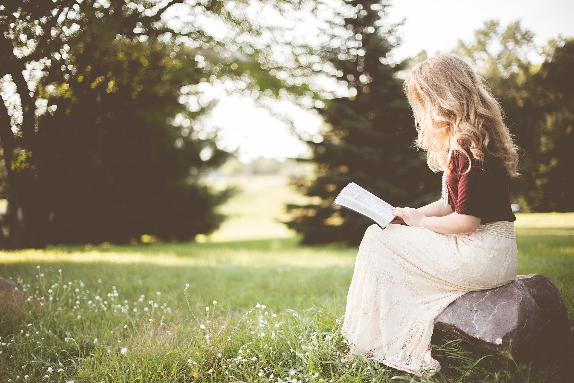Dans la Bible, pourquoi l'huile d'onction est-elle une partie importante du processus d'adoration ?